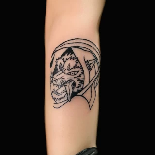 Tatouage d'un loup sur le bras -  - Tatouage Loup - Black Hat Tattoo Nice- tatouage Nice - The Black Hat Tattoo