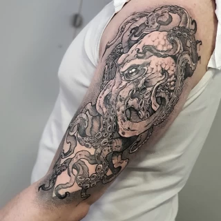 Sergy - Artiste résident - Black Hat Nice - Réalisme - The Black Hat Tattoo