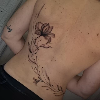 Stella - artiste résidente - Black Hat Dublin - microrealism - The Black Hat Tattoo