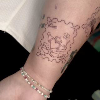 Stella - artiste résidente - Black Hat Dublin - blackwork - The Black Hat Tattoo