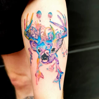 Tatouage Cerf - Nice - watercolor sur cuisse femme - The Black Hat Tattoo