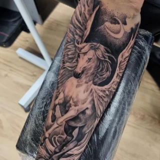 Jarek - guest artist - presentation post - realism tattoo - black and grey - the black hat tattoo Nice - 2025 (2) - The Black Hat Tattoo