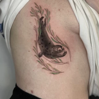 Joao - artiste résident - Black Hat Dublin - micro réalisme - The Black Hat Tattoo