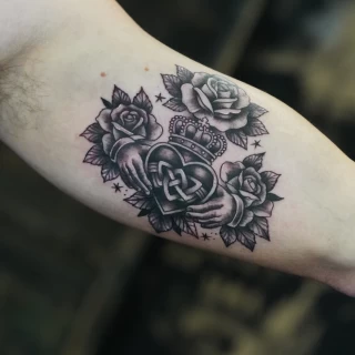 Nicolás - artiste résident - Black Hat Dublin - réalisme - The Black Hat Tattoo