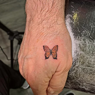 Tatouage de petit papillon - Black Hat Tattoo Nice- tatouage Nice - The Black Hat Tattoo