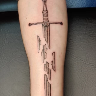 Séarlait - artiste junior - Black Hat Dublin - blackwork - The Black Hat Tattoo