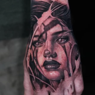 Nicolás - artiste résident - Black Hat Dublin - réalisme - The Black Hat Tattoo