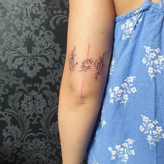 Tatouage de Signe Astrologique - Nice - Vierge - Bras - Femme - The Black Hat Tattoo