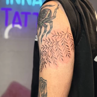 Inna - artiste résidente - Black Hat Dublin - fine line - The Black Hat Tattoo