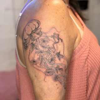 Inna - artiste résidente - Black Hat Dublin - fine line - The Black Hat Tattoo