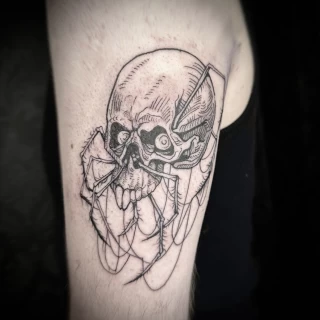 Tatouage d'un crâne et d'une araignee - Tatouage de Crâne - Black Hat Tattoo Nice- tatouage Nice - The Black Hat Tattoo