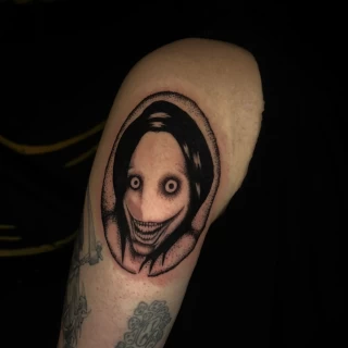 Séarlait - artiste junior - Black Hat Dublin - blackwork - The Black Hat Tattoo