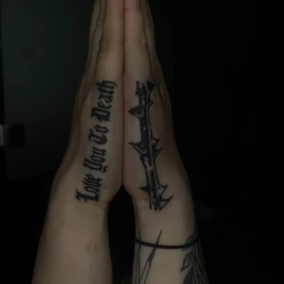 Séarlait - artiste junior - Black Hat Dublin - blackwork - The Black Hat Tattoo