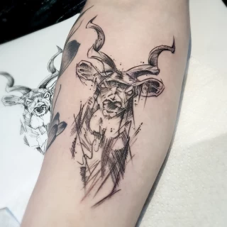 Tatouage de cerf - Blackwork Darkwork - Black Hat Tattoo Nice  - tatouage Nice - The Black Hat Tattoo