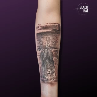 Lion et lion adulte - Tatouage de Lion - Black Hat Tattoo Nice- tatouage Nice - The Black Hat Tattoo