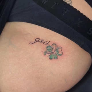 Stella - artiste résidente - Black Hat Dublin - blackwork - The Black Hat Tattoo
