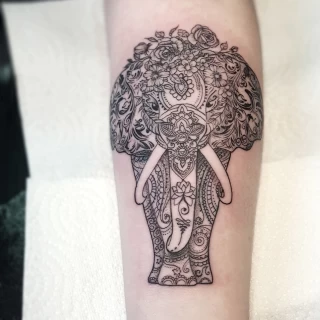 Elephant en mandala - Tatouage Ornemental - Black Hat Tattoo Nice  - tatouage Nice - The Black Hat Tattoo