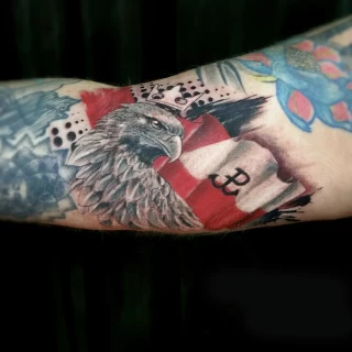 Tatouage aigle polonais et drapeau - Black Hat Tattoo Nice - tatouage Nice - The Black Hat Tattoo