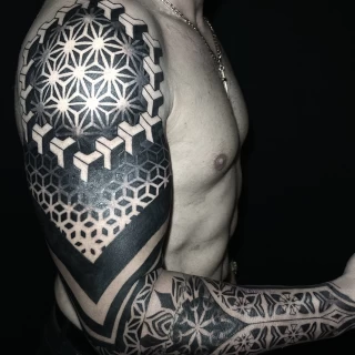 Fanny - guest artist - mandala and geometric - ornemental tattoo - black and grey - the black hat tattoo Nice - 2025 - The Black Hat Tattoo