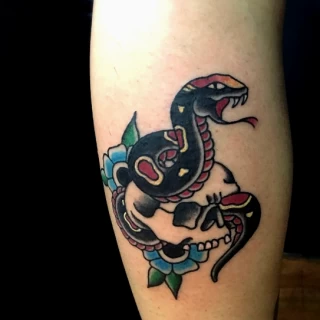 Old School Serpent tatouage - Tatouage Serpent - Black Hat Tattoo Nice- tatouage Nice - The Black Hat Tattoo