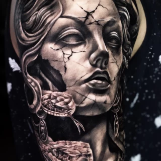 Nicolás - artiste résident - Black Hat Dublin - réalisme - The Black Hat Tattoo