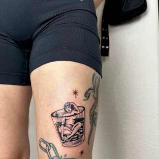 Steff- guest artist - blackwork - lady in a glass tattoo - black and grey - rappel post - the black hat tattoo Nice - 2025 - The Black Hat Tattoo