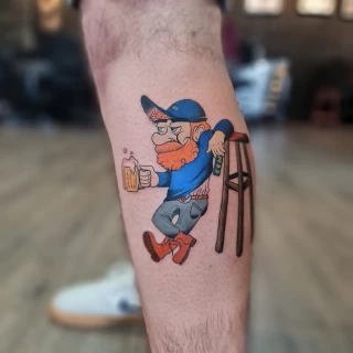 Tatouage de leprechaun irlandais -  - Tatouage Irlandais et Celtique - Black Hat Tattoo Nicesur les cotes - Tatouage Ornemental - Black Hat Tattoo Nice  - tatouage Nice - The Black Hat Tattoo