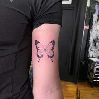 Tatouage de Papillon bras - Black Hat Tattoo Nice- tatouage Nice - The Black Hat Tattoo