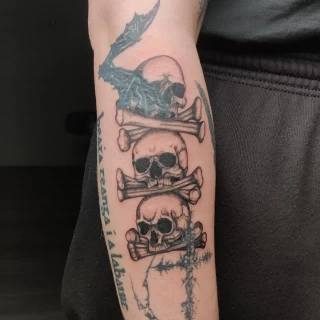 Séarlait - artiste junior - Black Hat Dublin - blackwork - The Black Hat Tattoo