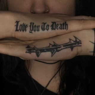 Séarlait - artiste junior - Black Hat Dublin - blackwork - The Black Hat Tattoo