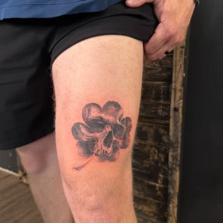 Sergy - Artiste résident - Black Hat Nice - Réalisme - The Black Hat Tattoo