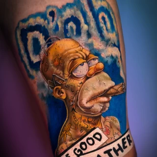 Olena - guest artist - homer simpson - realism tattoo - colorwork - the black hat tattoo Nice - 2025 - The Black Hat Tattoo