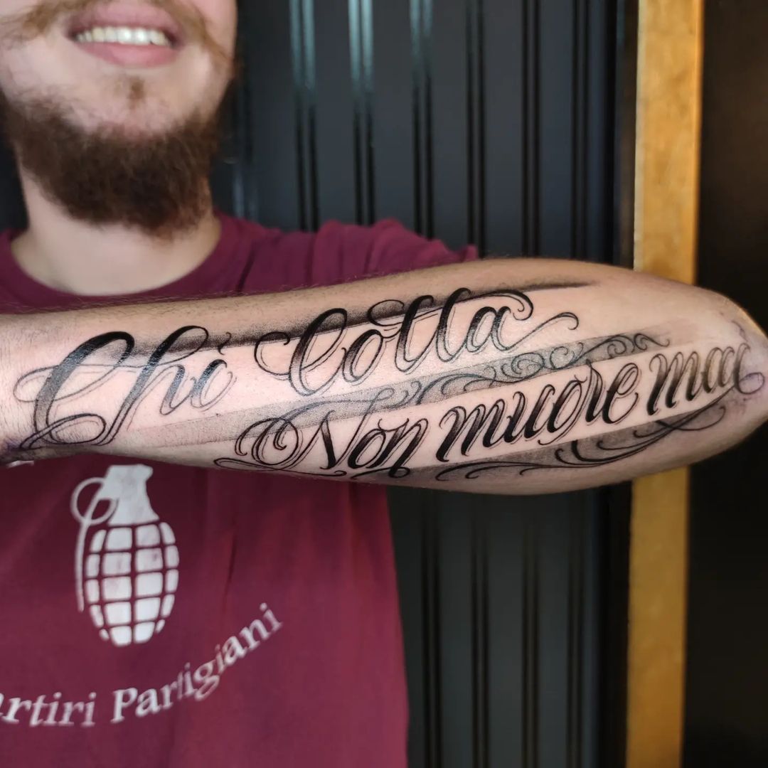 CHI LOTTA NON MUORE MAI - The Black Hat Tattoo