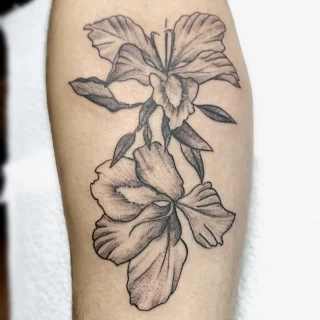 Deux fleurs Tatouage - Tatouages Noir et Gris - Black Hat Tattoo Nice- tatouage Nice - The Black Hat Tattoo