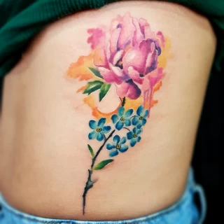 Tatouage d'une fleur en watercolor - Black Hat Tattoo Nice - tatouage Nice - The Black Hat Tattoo