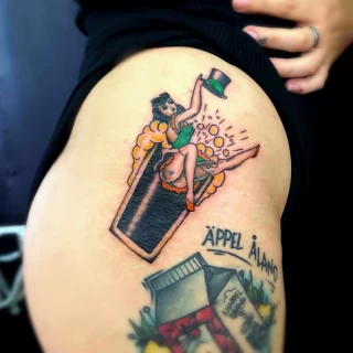 Pinte de Guinness -  - Tatouage Irlandais et Celtique - Black Hat Tattoo Nicesur les cotes - Tatouage Ornemental - Black Hat Tattoo Nice  - tatouage Nice - The Black Hat Tattoo