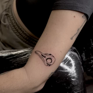 Stella - artiste résidente - Black Hat Dublin - blackwork - The Black Hat Tattoo