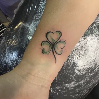 Stella - artiste résidente - Black Hat Dublin - blackwork - The Black Hat Tattoo
