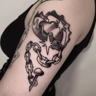Stella - artiste résidente - Black Hat Dublin - blackwork - The Black Hat Tattoo