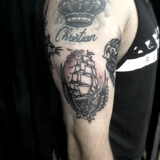 Bateau Tatouage - Tatouages Noir et Gris - Black Hat Tattoo Nice- tatouage Nice - The Black Hat Tattoo