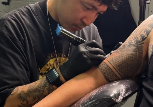 Featured image - Tatouage Cancer _ que représente ce signe et comment le tatouer - The Black Hat Tattoo