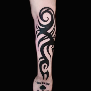 Bras tribal - Tatouage Tribal Neo Tribal et Maori - Black Hat Tattoo Nice- tatouage Nice - The Black Hat Tattoo