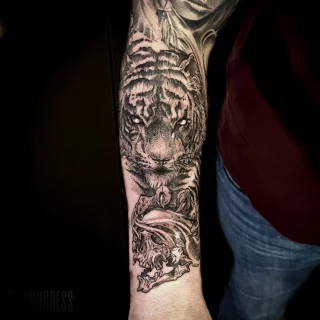 Tatouage d'un tigre - Blackwork Darkwork - Black Hat Tattoo Nice  - tatouage Nice - The Black Hat Tattoo