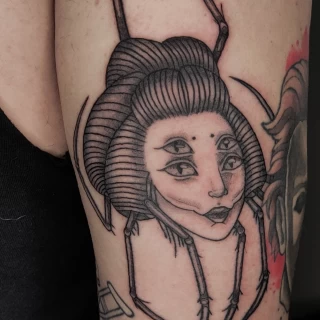 Séarlait - artiste junior - Black Hat Dublin - blackwork - The Black Hat Tattoo
