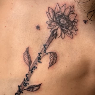 Inna - artiste résidente - Black Hat Dublin - fine line - The Black Hat Tattoo