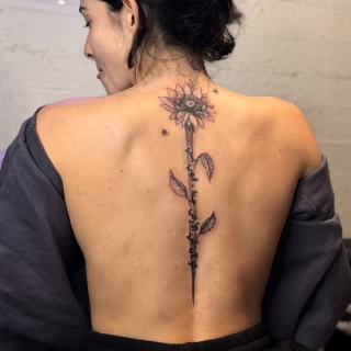 Inna - artiste résidente - Black Hat Dublin - fine line - The Black Hat Tattoo