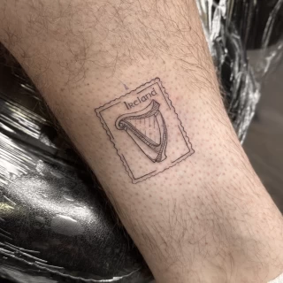 Stella - artiste résidente - Black Hat Dublin - blackwork - The Black Hat Tattoo