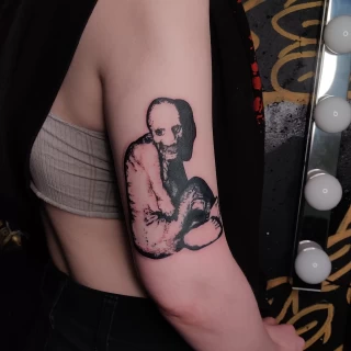 Séarlait - artiste junior - Black Hat Dublin - blackwork - The Black Hat Tattoo