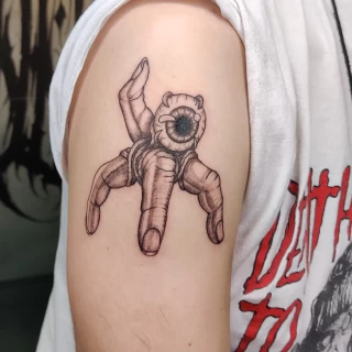 Séarlait - artiste junior - Black Hat Dublin - blackwork - The Black Hat Tattoo
