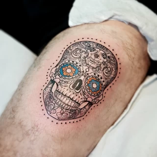 Tatouage d'un crâne mexicain - Tatouage de Crâne - Black Hat Tattoo Nice- tatouage Nice - The Black Hat Tattoo